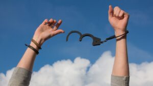 http://「4万円給付」に潜むワナ？マイナンバー管理社会が進む今、自由に生きる道は？